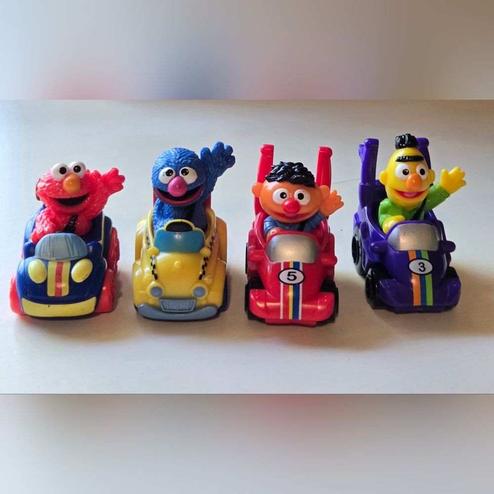 Sesame Street Character Ride-On Toy Car Set - Grover & Ernie (Blue, Yellow, Red)